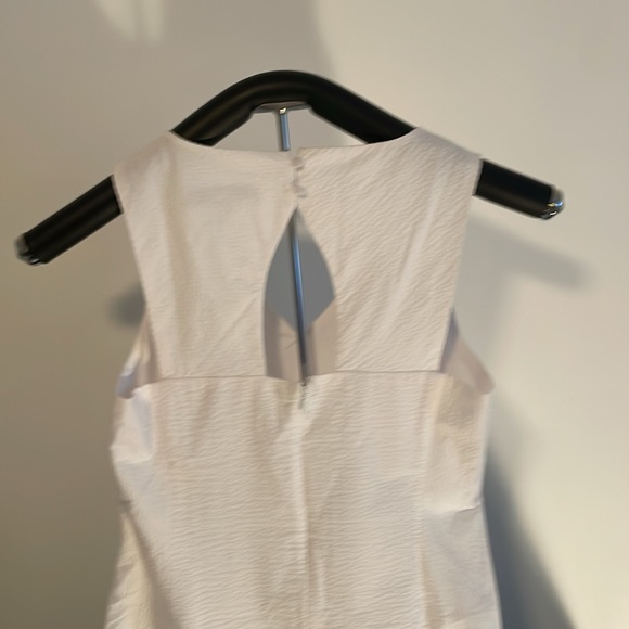 Southern Tide Baxlee Seersucker Dress. White. Size 2 (2) 4 (1). NWT - Picture 2 of 5